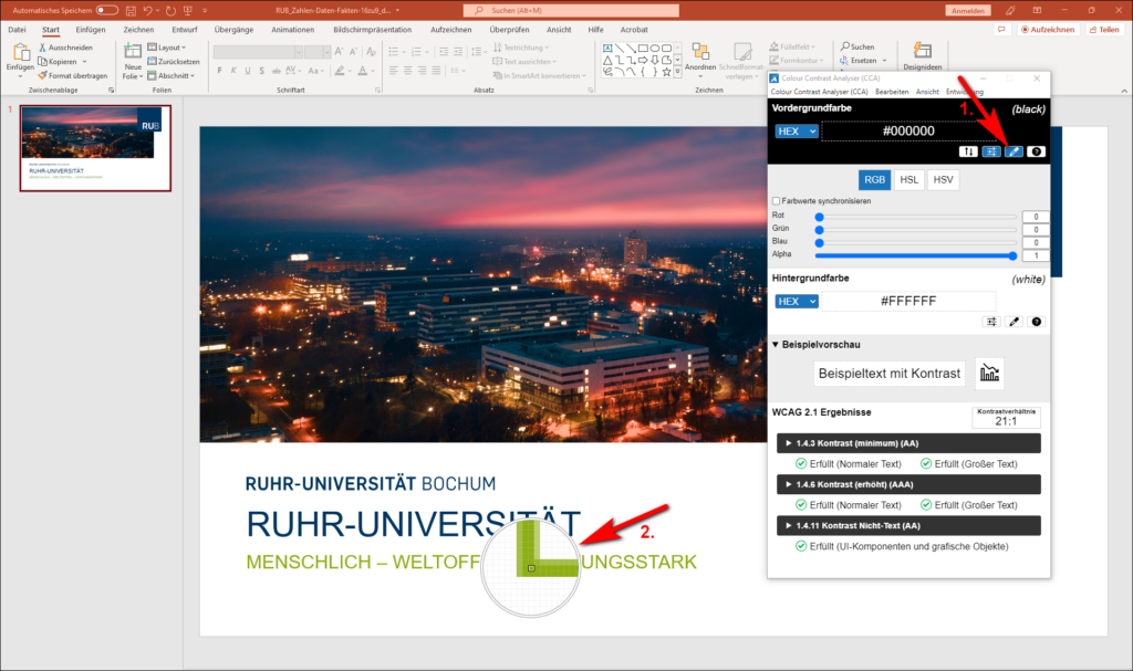 PowerPoint-Oberfläche sowie Benutzeroberfläche des Colour Contrast Analyser. Ein Hinweispfeil verweist auf die Pipette, ein weiterer auf das Logo-Grün der Ruhr-Universität Bochum innerhalb der geöffneten Präsentationsfolie.